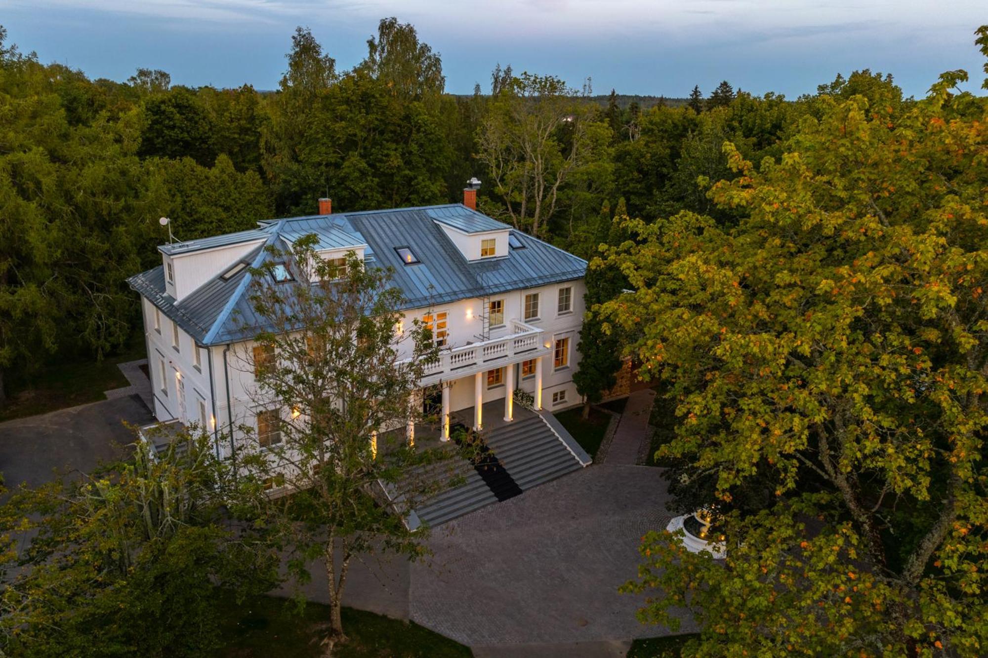 The Manor Sports & Spa Torva Exterior photo