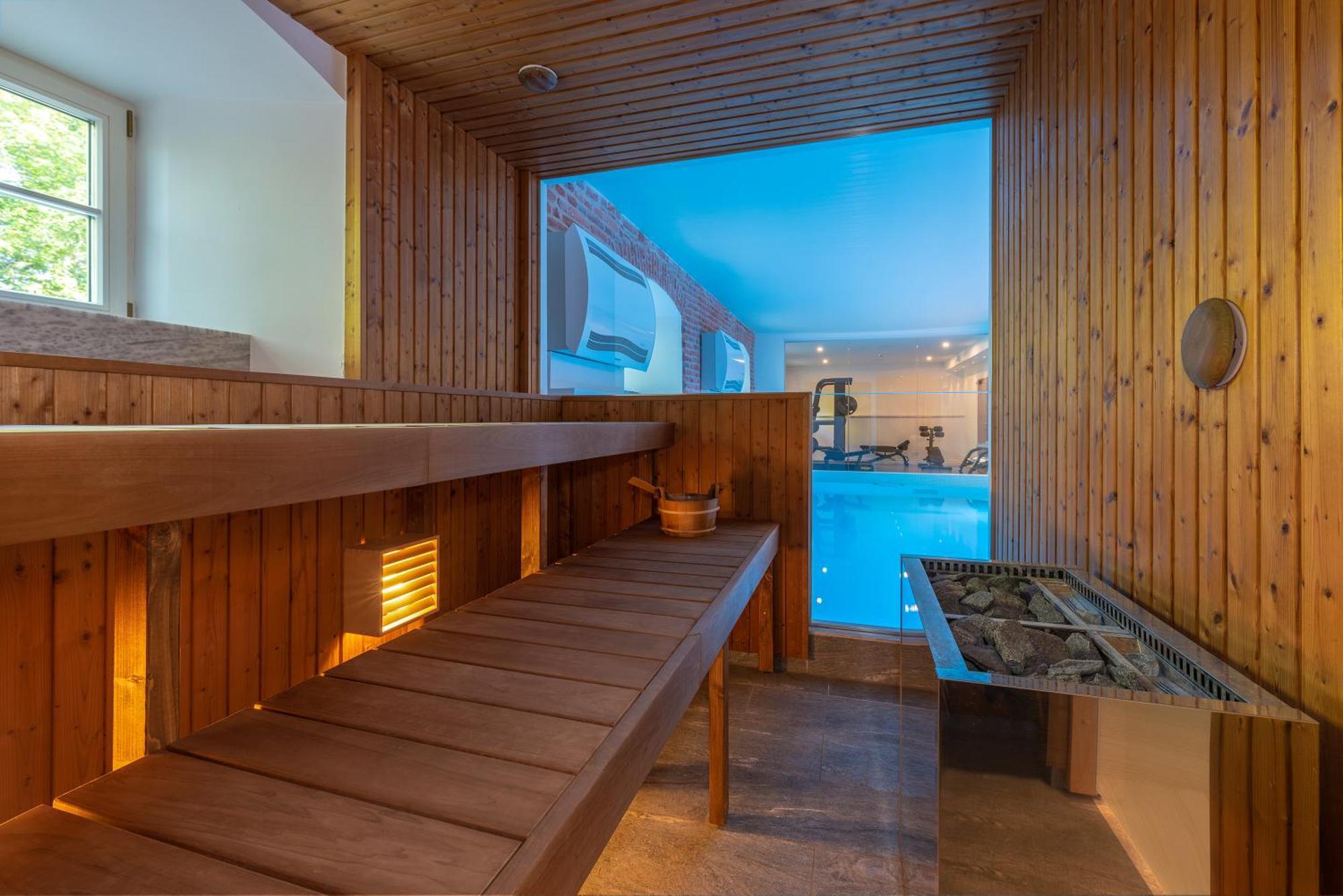 The Manor Sports & Spa Torva Exterior photo
