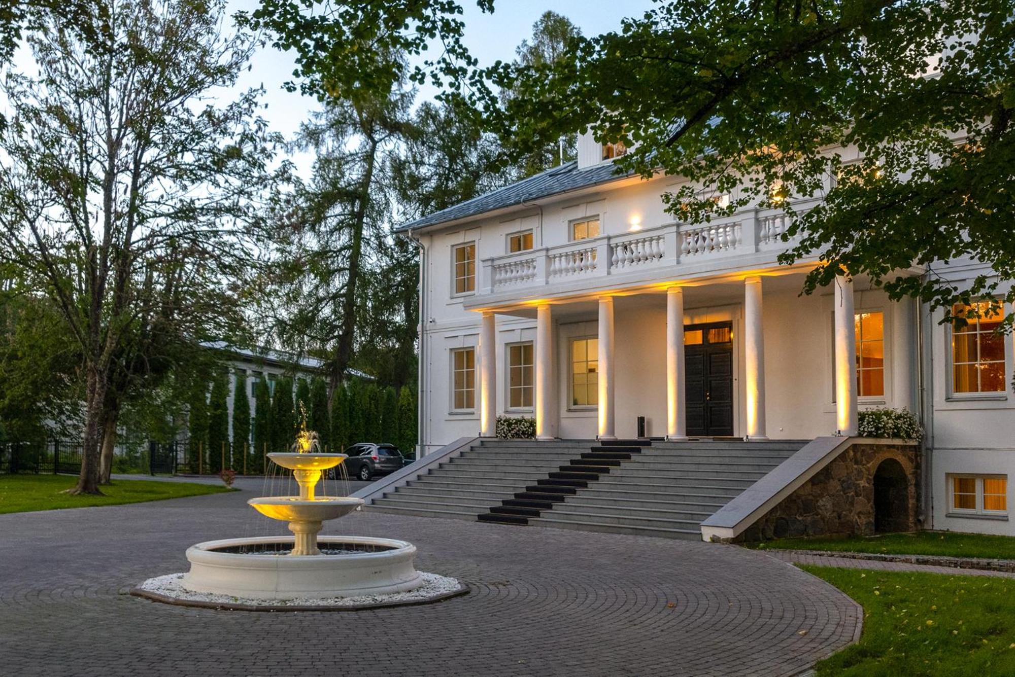 The Manor Sports & Spa Torva Exterior photo