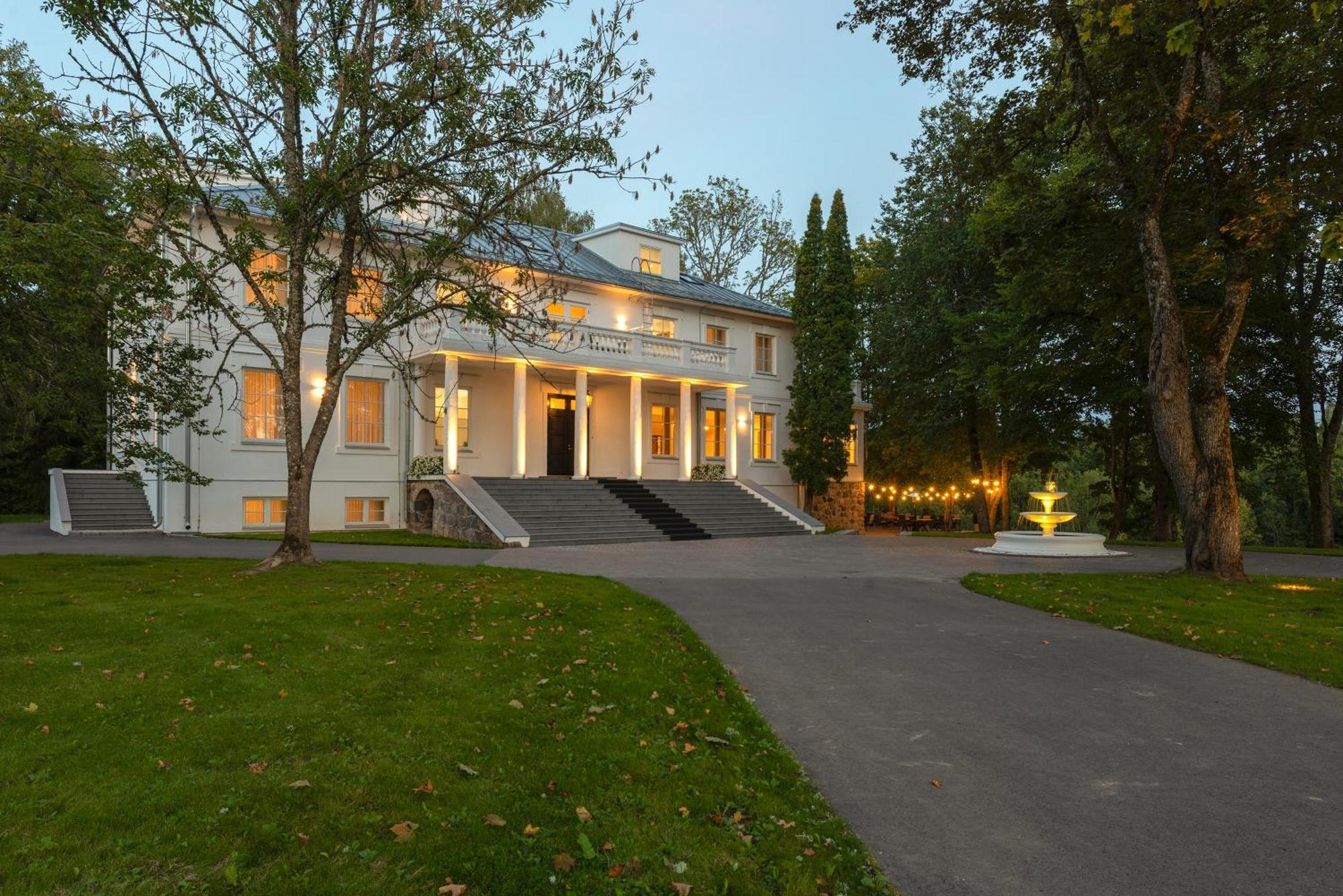 The Manor Sports & Spa Torva Exterior photo