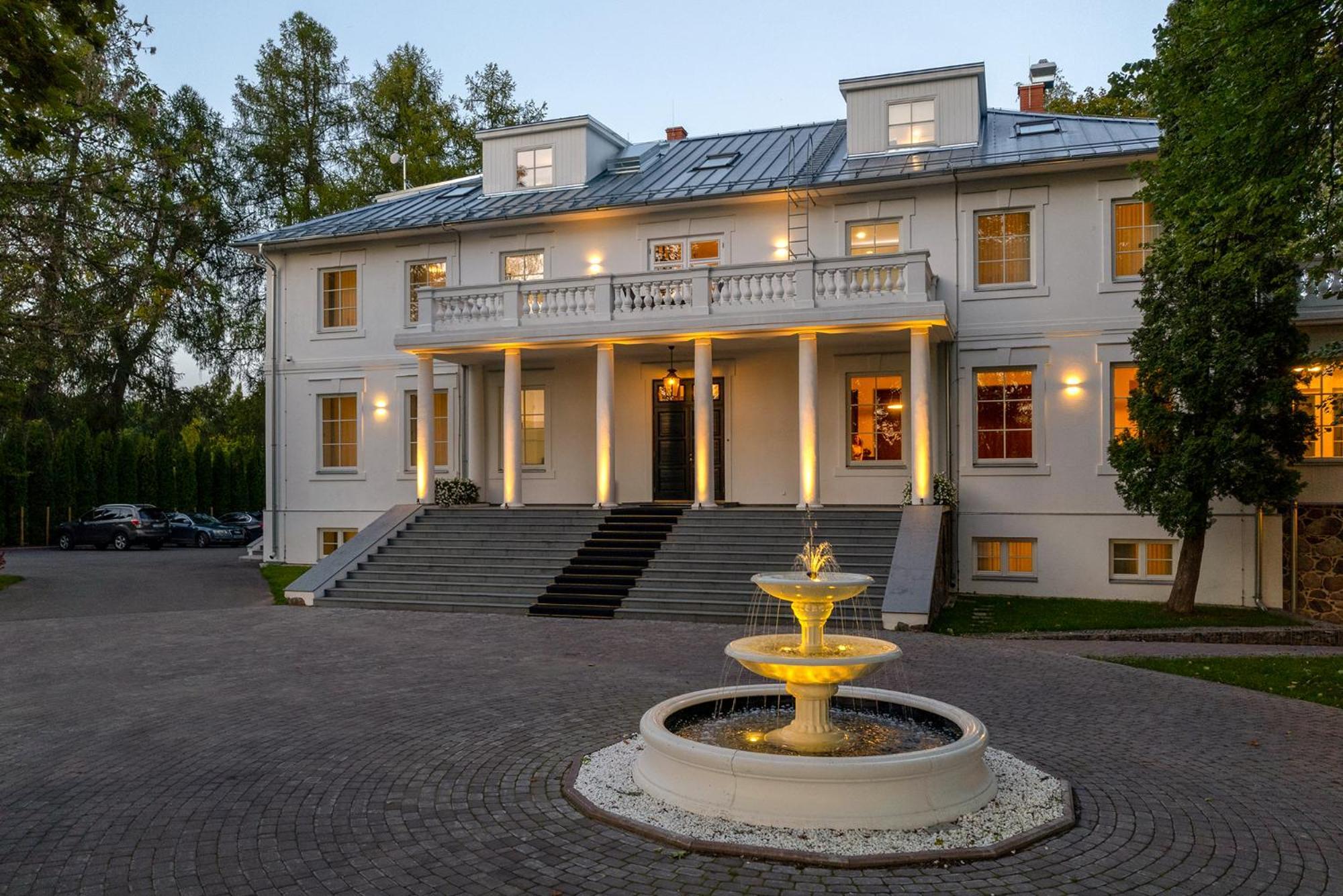 The Manor Sports & Spa Torva Exterior photo